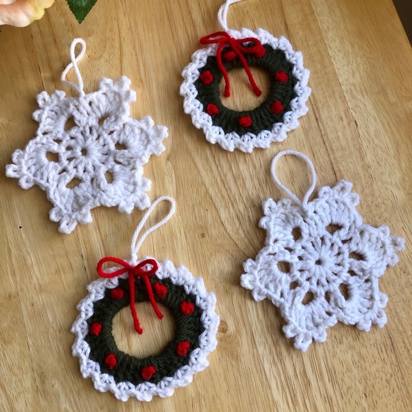 Crochet Christmas Wreath and Snowflake Ornaments - Picture 3 of 7